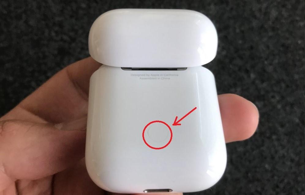 AirPods headphones and smartphone: how to install and use